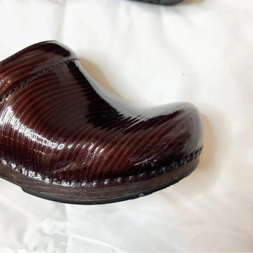 Dansko Abstract Line Print Clog Shoes - Picture 4 of 11